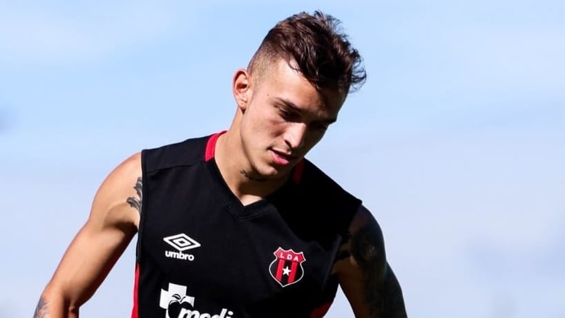 Kenneth Vargas es uno de los refuerzos de Alajuelense, quien ya se entrena con el equipo manudo.