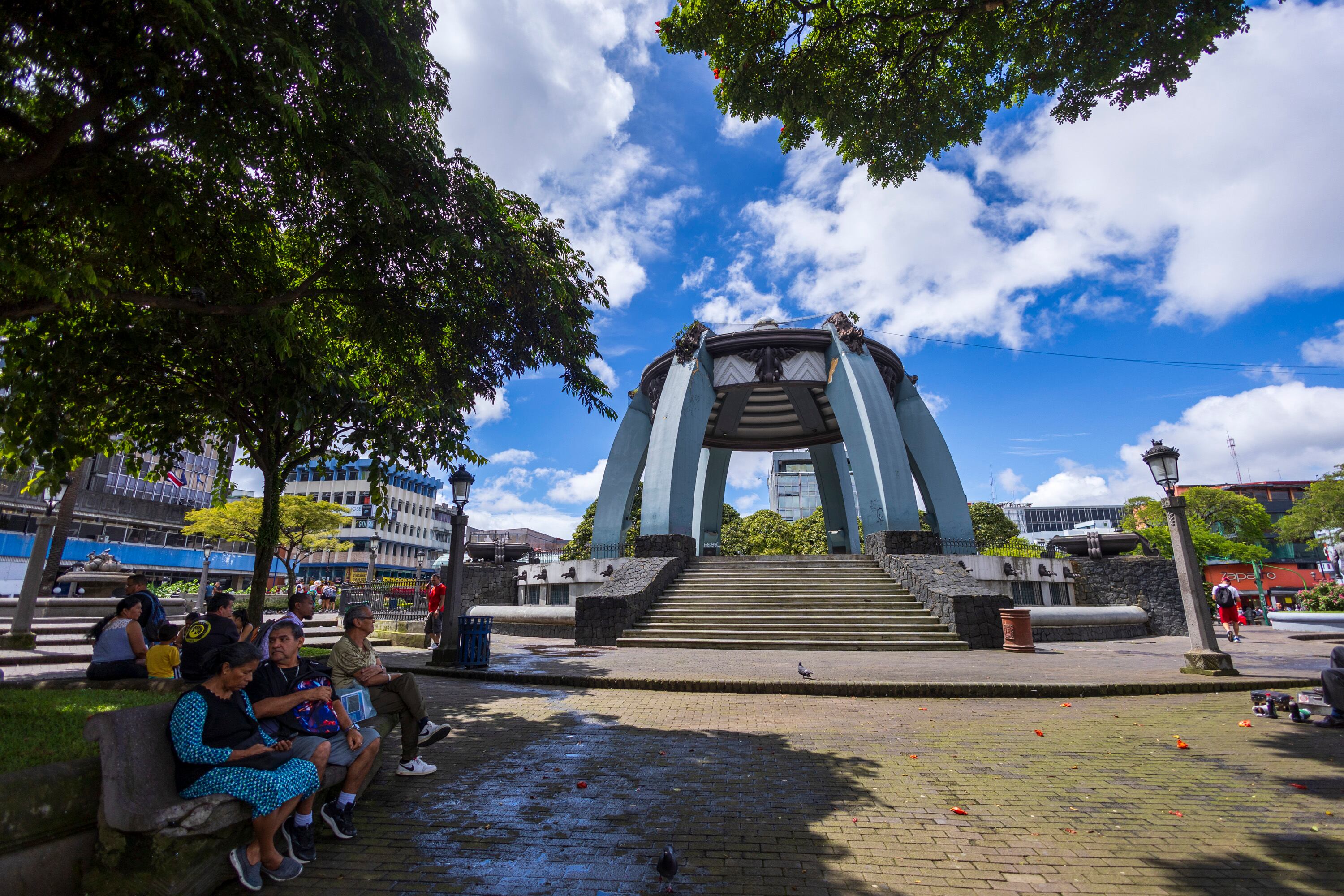 06/11/2024, San José, Parque Central, remodelación de la parte interna del Kiosco en el Parque Central.