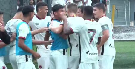 Alajuelense empezó abajo en el marcador, pero terminó ganándole a Herediano en Cibeles.