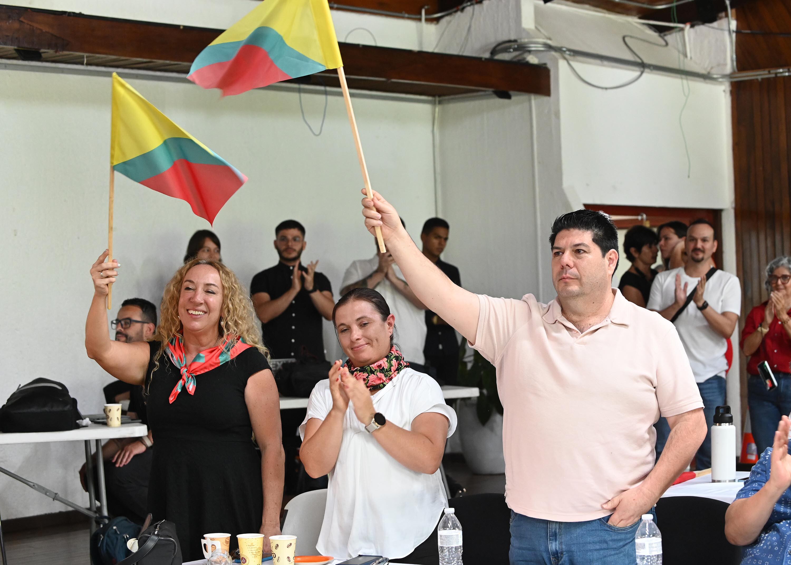 26 de julio del 2025. Colegio de Ingenieros Agrónomos en Moravia. 09:30 hrs. Asamblea del partidio Acción Ciudadana en la cual se ratifica como candidata a la presidencia de la República a Claudia Dobles, ex primera dama de la República y esposa del expresidente Carlos Alvarado. En la foto: Dirigentes y seguidores del partido apoyaron la candidatura de Dobles y ésta se mostró muy agradecida durante su discurso. Fabián Solano, presidente del partido. Foto: Albert Marín.