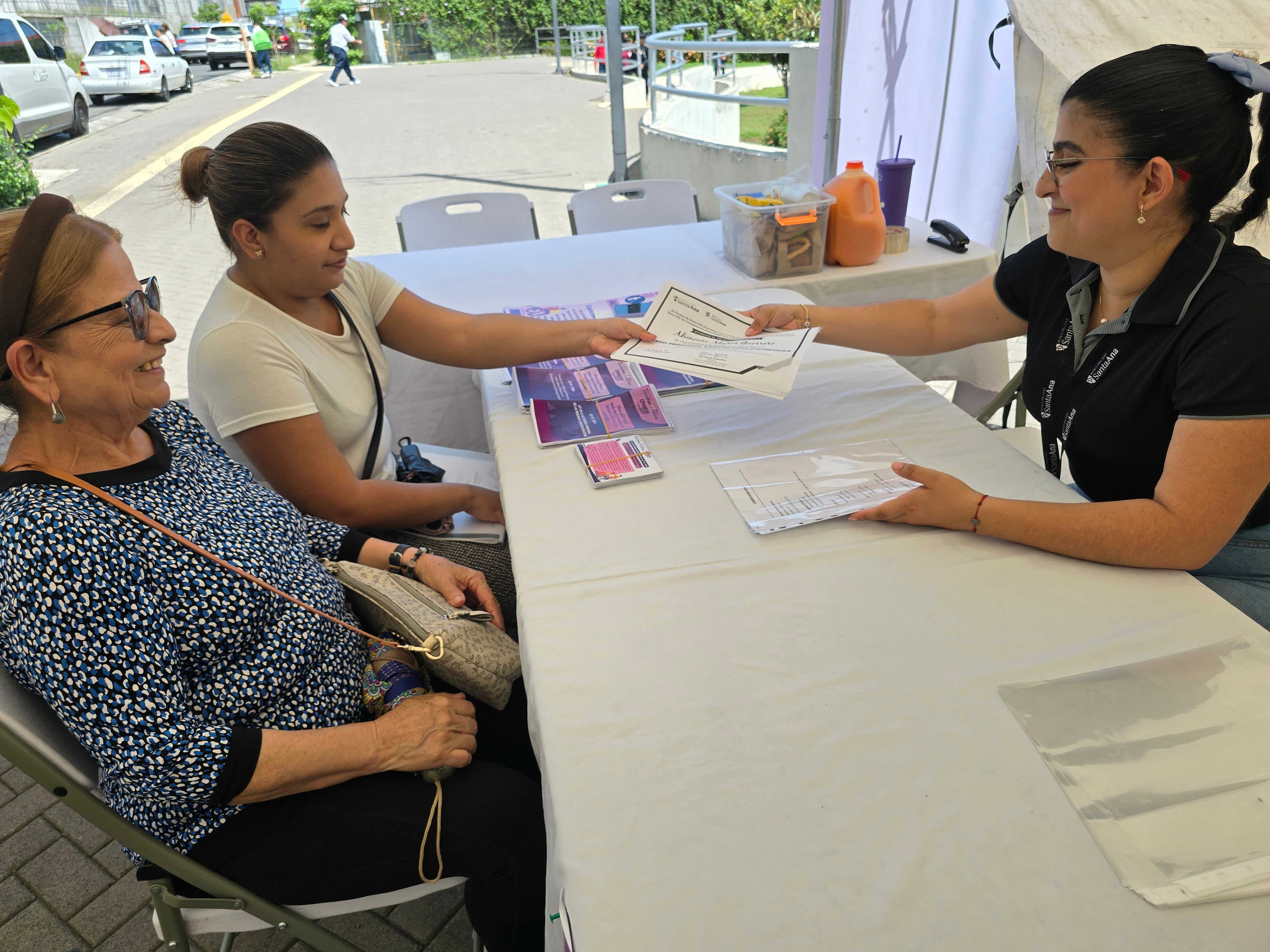 Feria de empleo en Santa Ana