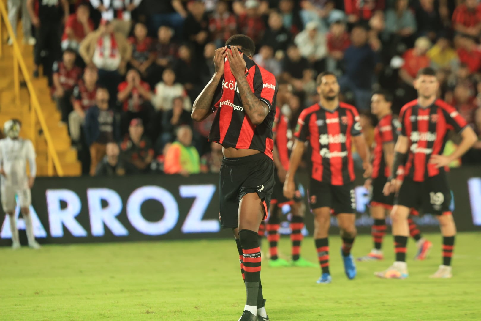 19/11/2024 Estadio Morera Soto, Alajuela. La Liga Deportiva Alajuelense recibió al Club Sport Herediano, en partido de reposición de la jornada 10 del Torneo de Apertura, Liga Promérica 2024.