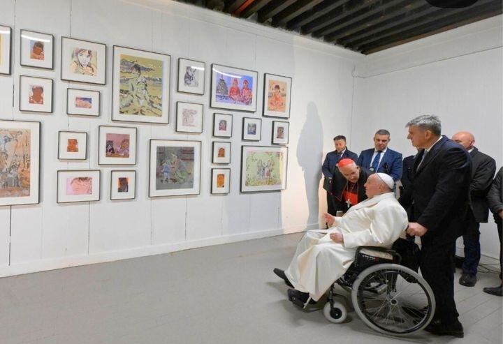 El papa Francisco visitó la Bienal de Arte de Venecia 2024.