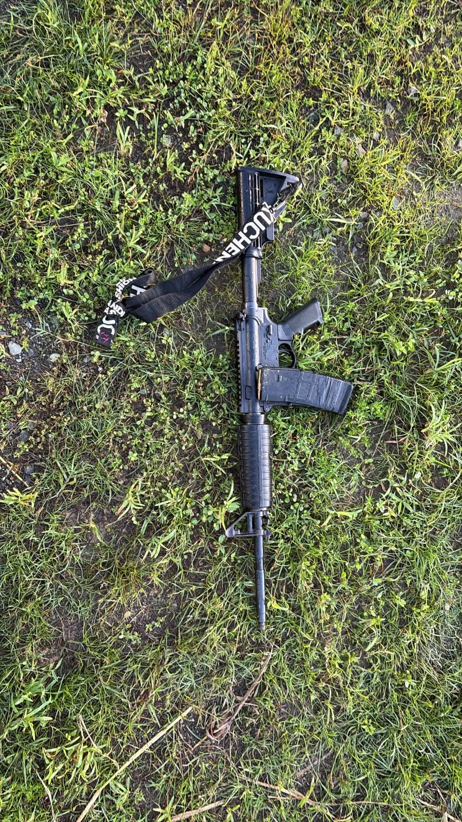 Decomiso de fusiles de asalto y pistolas a supuestos miembros del grupo La H, durante allanamientos realizados este jueves 17 de setiembre en Los Lirios y Barrio Quinto de Limón.