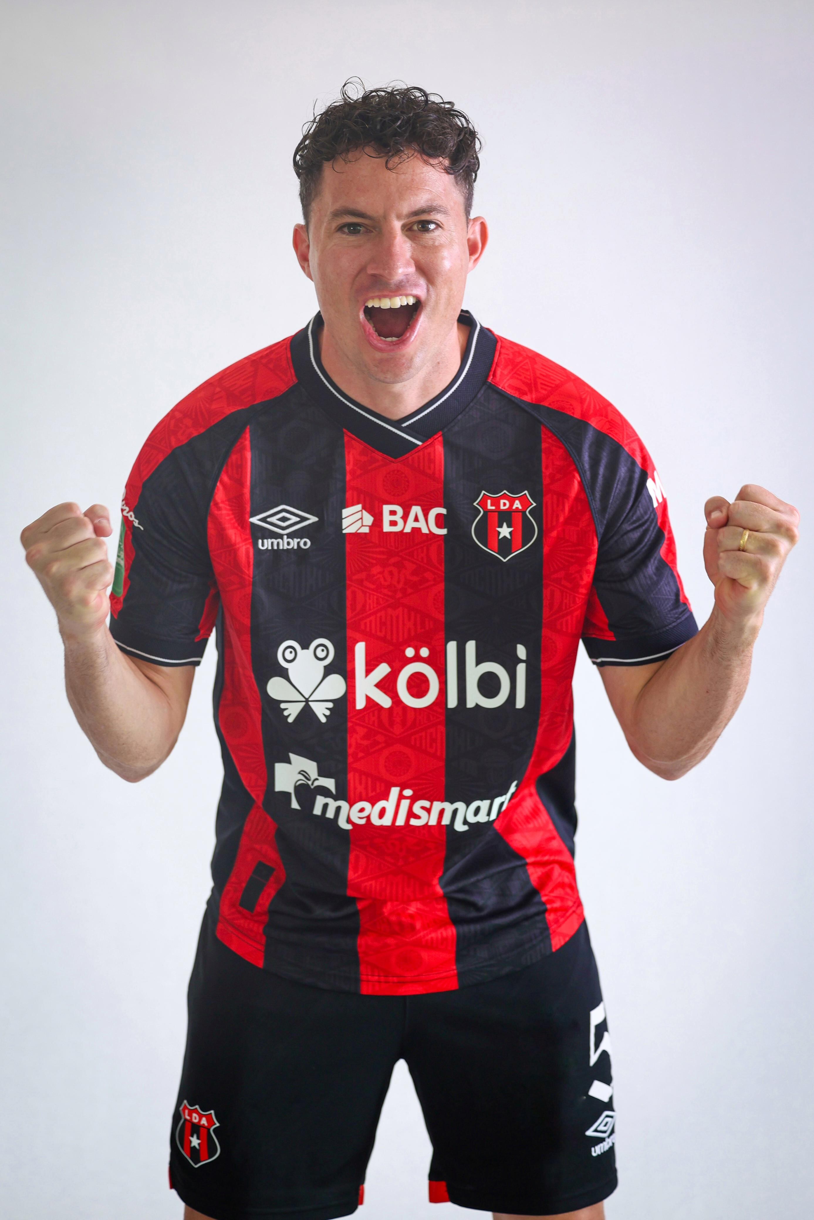 Bryan Oviedo firmó por dos torneos con Alajuelense. Foto: Prensa LDA