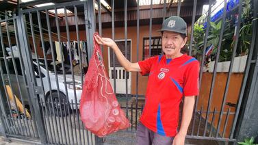 Alajuela por la pista: Un reciclador de latas con aire de maratonista