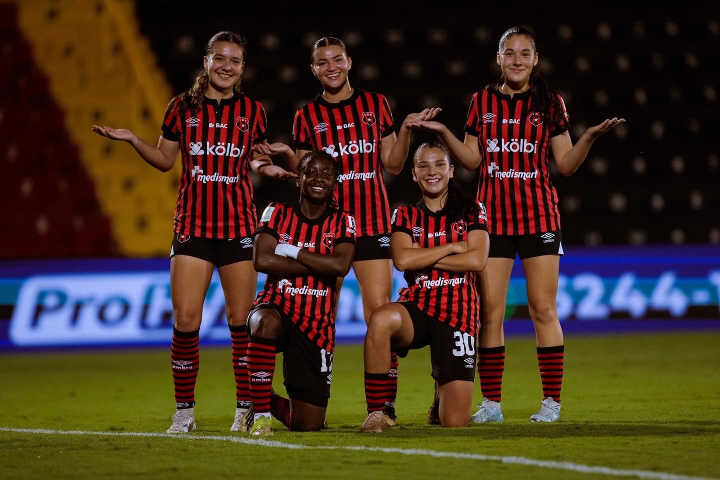 Las leonas de Liga Deportiva Alajuelense montaron una fiesta de goles en el partido contra Chorotega.