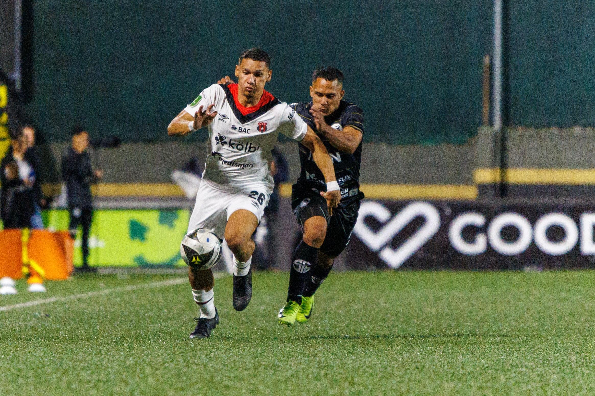 Fernando Piñar jugó 45 minutos en el triunfo de Liga Deportiva Alajuelense contra Sporting.
