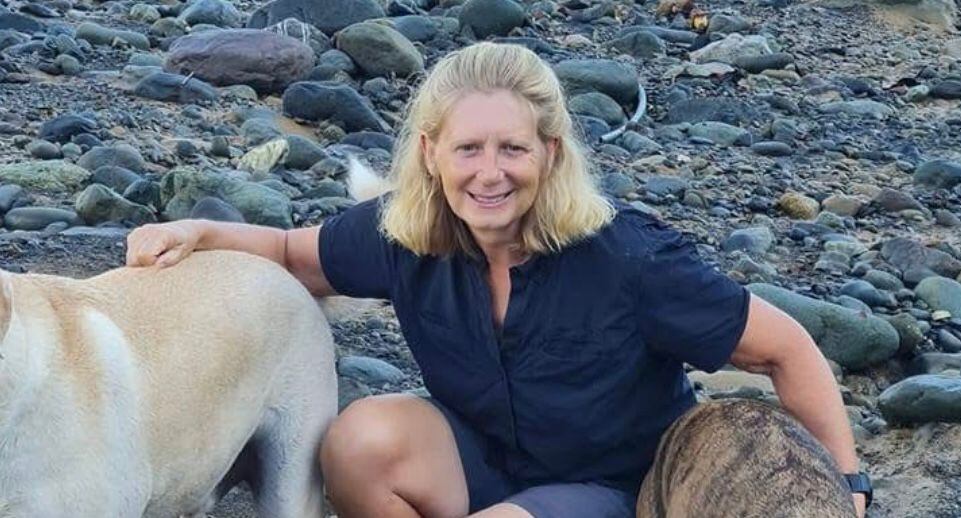 La mujer, de 57 años, tenía al menos tres impactos de bala.