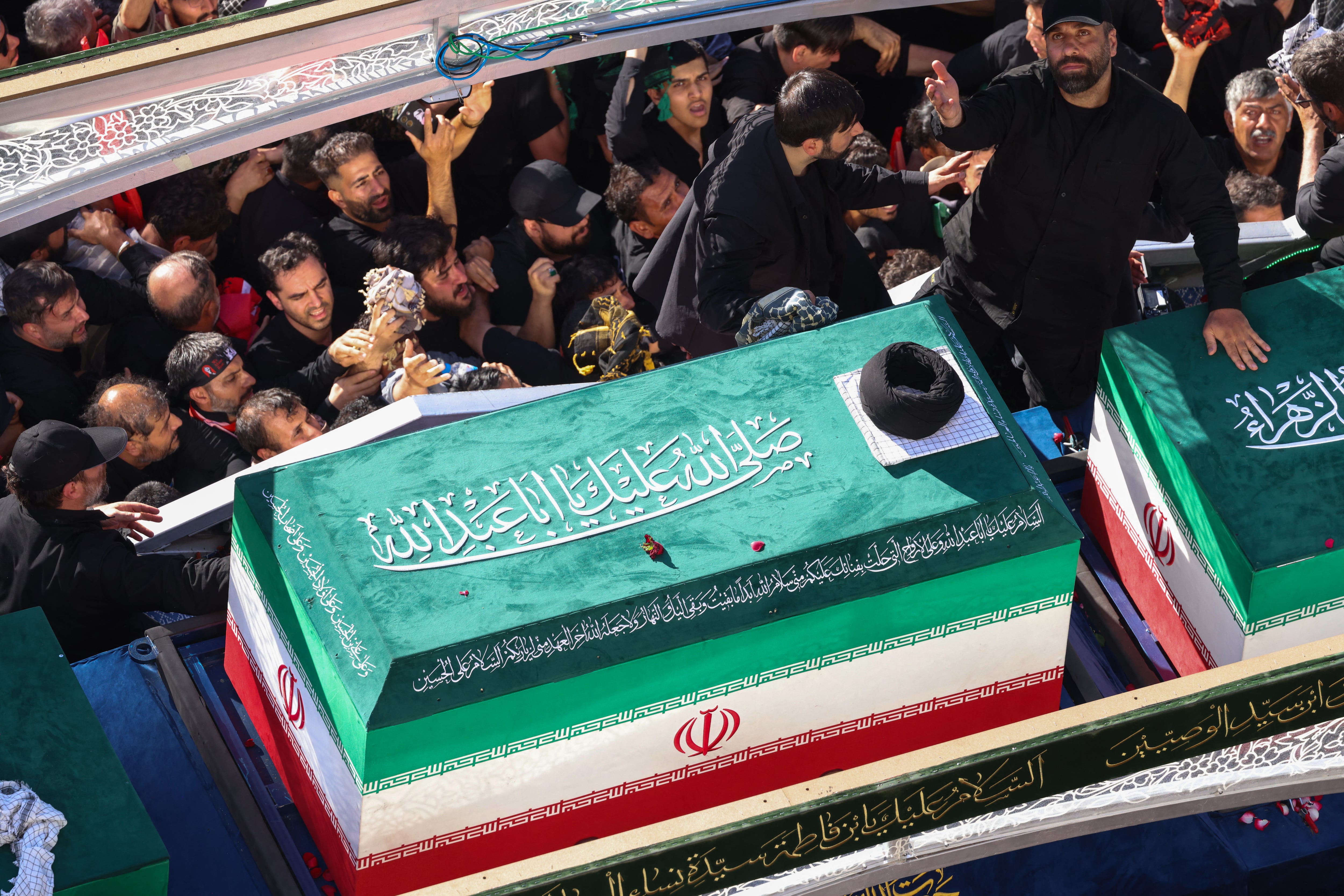 Miles de iraníes despidieron este jueves al líder supremo Alí Jamenei en Mashhad, donde su funeral estuvo marcado por llamados de venganza y una masiva muestra de apoyo al régimen.
