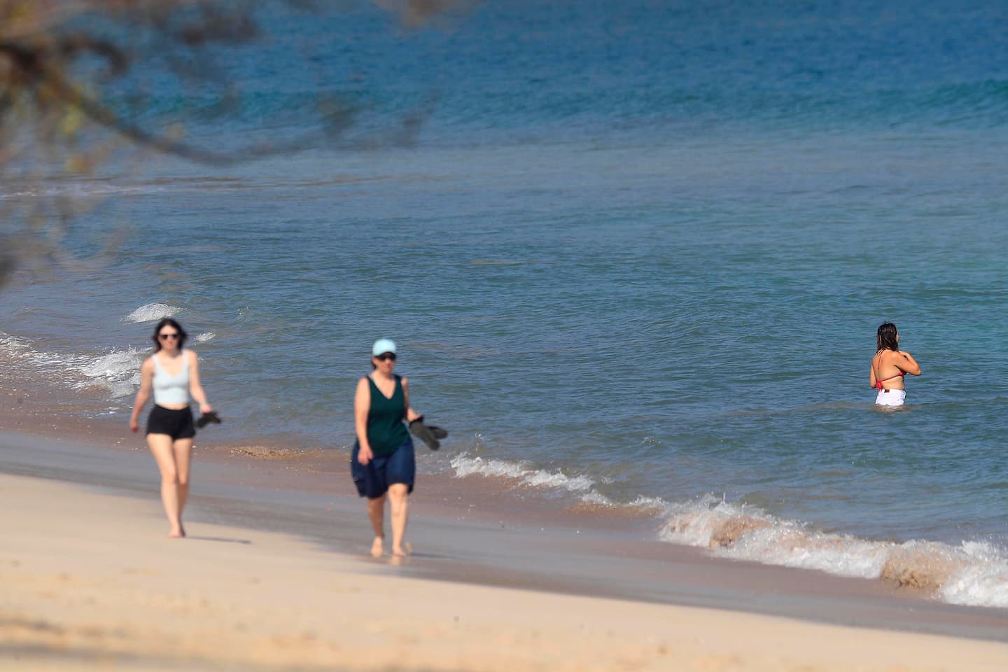 10/03/2024 Playa Conchal, Guanacaste. Arena, playa y sol... y los turistas que llegan a disfrutar de las buenas condiciones del clima, con cielo azul despejado, eso sí con mucho calor. Foto: Rafael Pacheco Granados