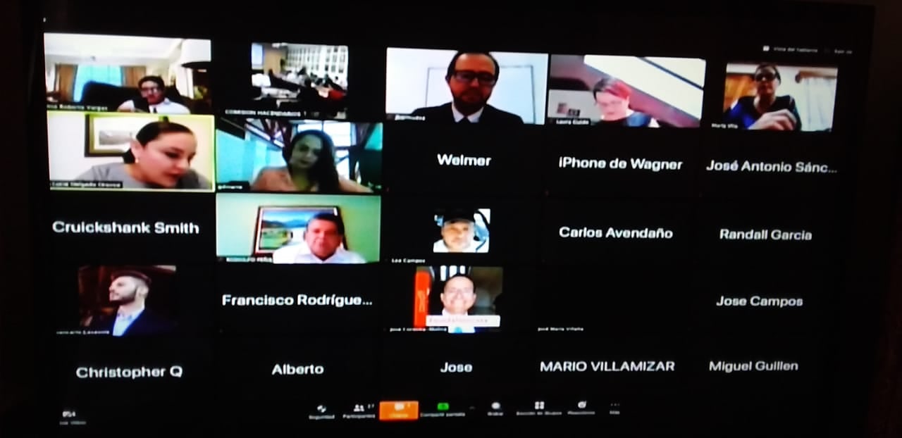 La ministra de Trabajo, Geannina Dinarte, y el presidente ejecutivo del IMAS, Juan Luis Bermúdez, participaron este lunes en una mesa de trabajo con los diputados de la Comisión de Asuntos Hacendarios.