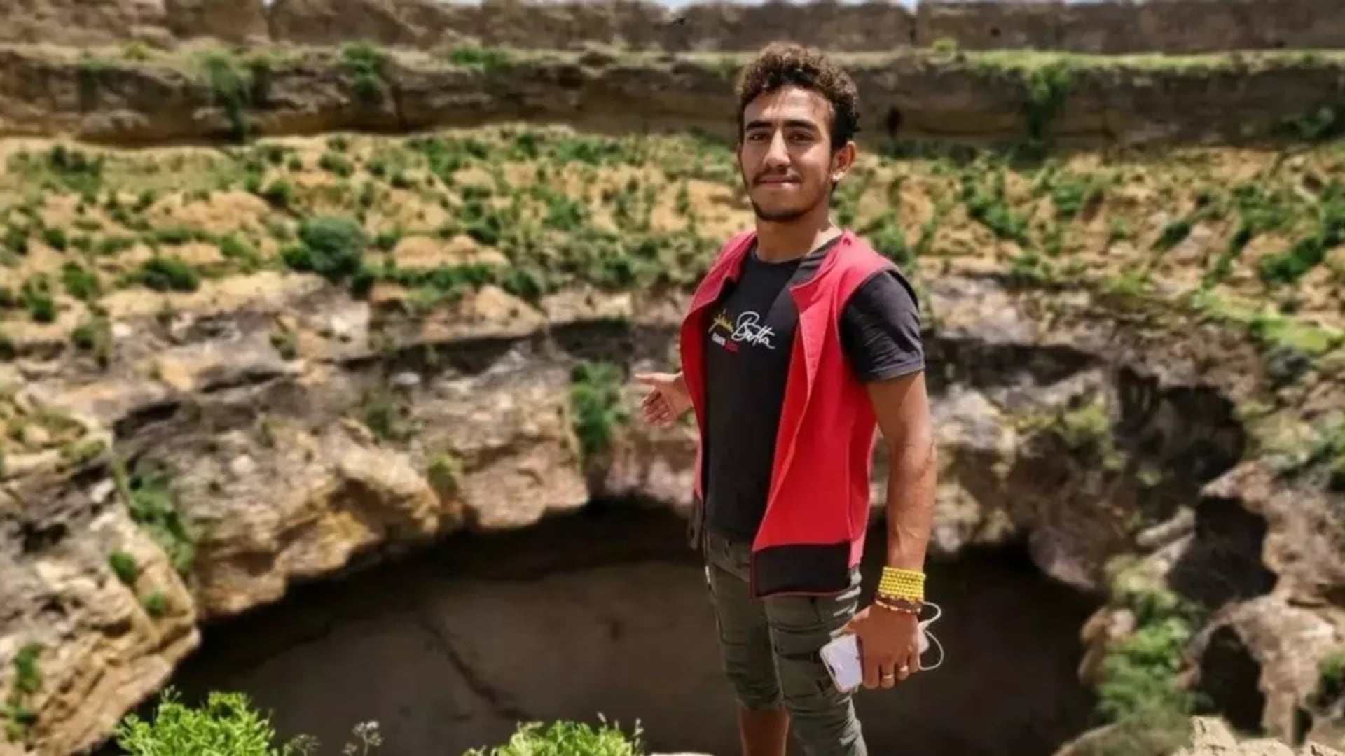 Equipos de rescate tardaron cerca de cuatro horas en recuperar el cuerpo del influencer, localizado a 30 metros de profundidad.