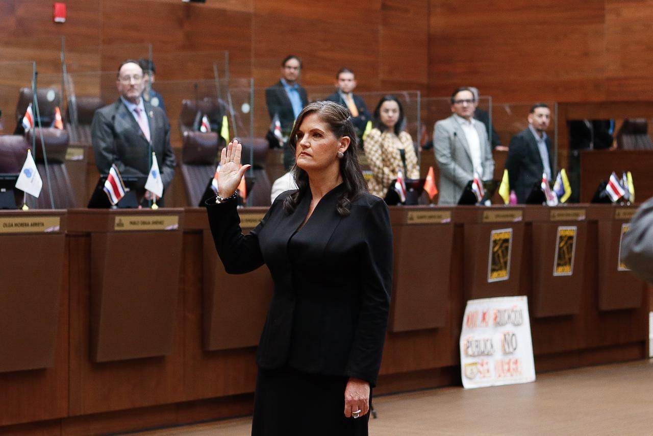 Ingrid Hess es nueva magistrada constitucional