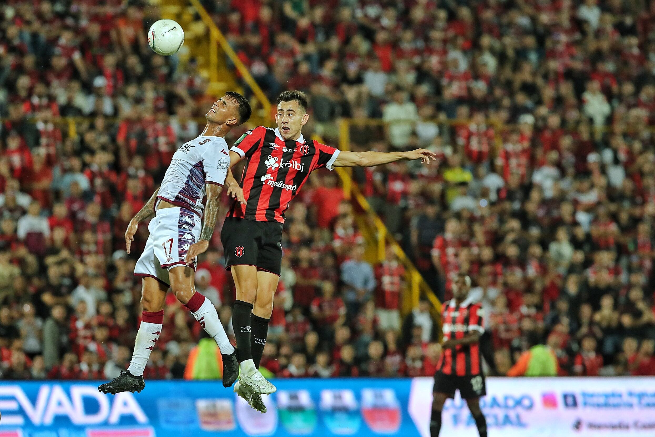20/04/2024/ Clásico Nacional entre Liga Deportiva Alajuelense vs Deportivo Saprissa por la jornada 19 del torneo clausura de la Liga Promerica en el estadio Alejandro Morera Soto / Foto John Durán