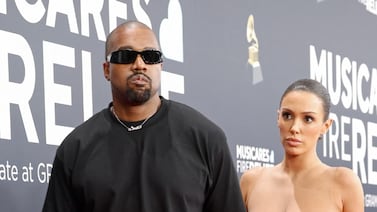 Bianca Censori, esposa de Kanye West, revela la razón detrás de sus atuendos reveladores