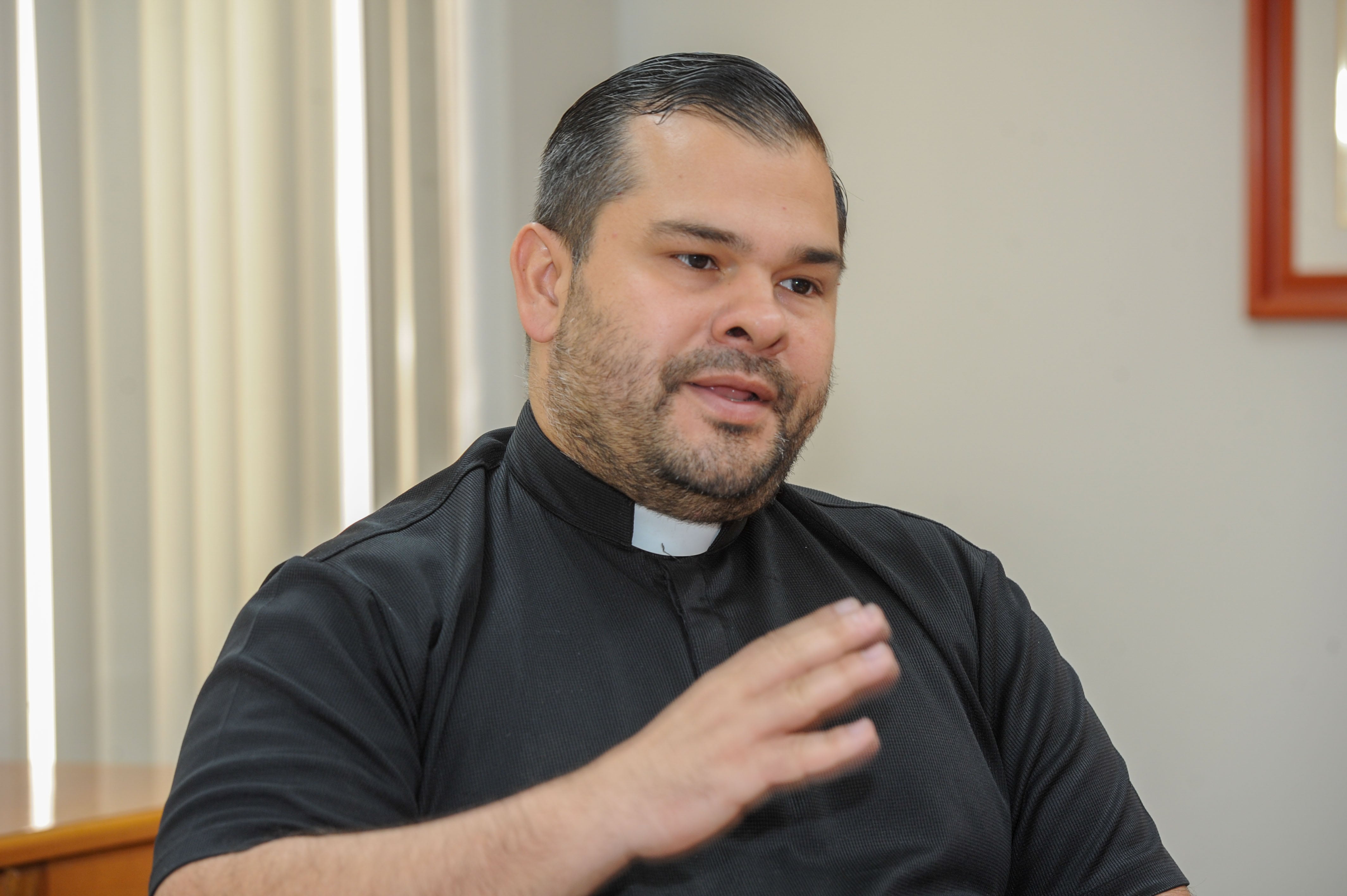 20/04/2026 Cartago, Basílica de los Angeles, Conmemoración del Centenario de la Coronación Pontificia de la imagen de Nuestra Señora de los Angeles, Patrona de Costa Rica, 1926 - 2026, entrevista con Pbro Ricardo Cerdas Guntanis, fotografía: Marvin Caravaca.