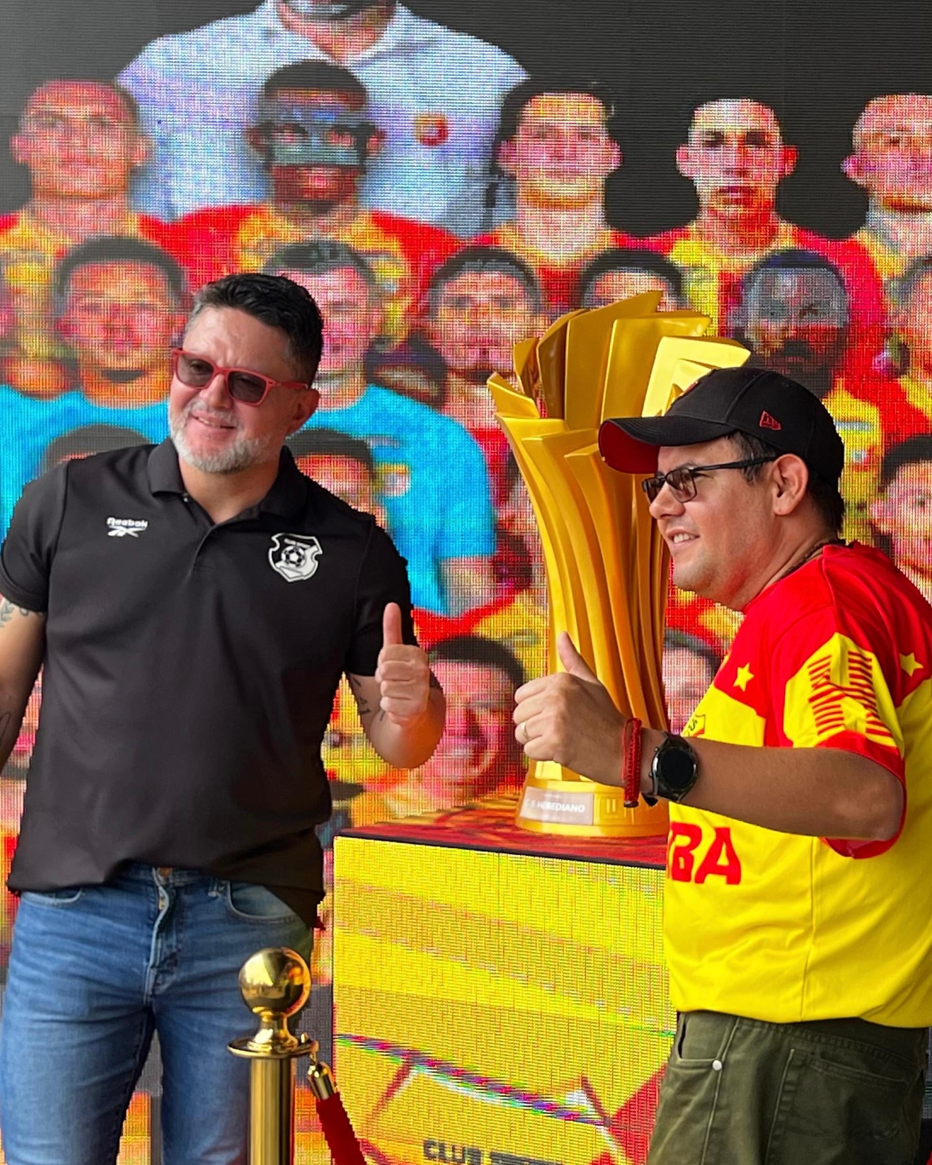 Herediano
Jafet Soto
Actividad del Herediano con los aficjonados en el sector comercial del estadio Eladio Rosabal Cordero
30 de mayo del 2026
Fotografía: Herediano