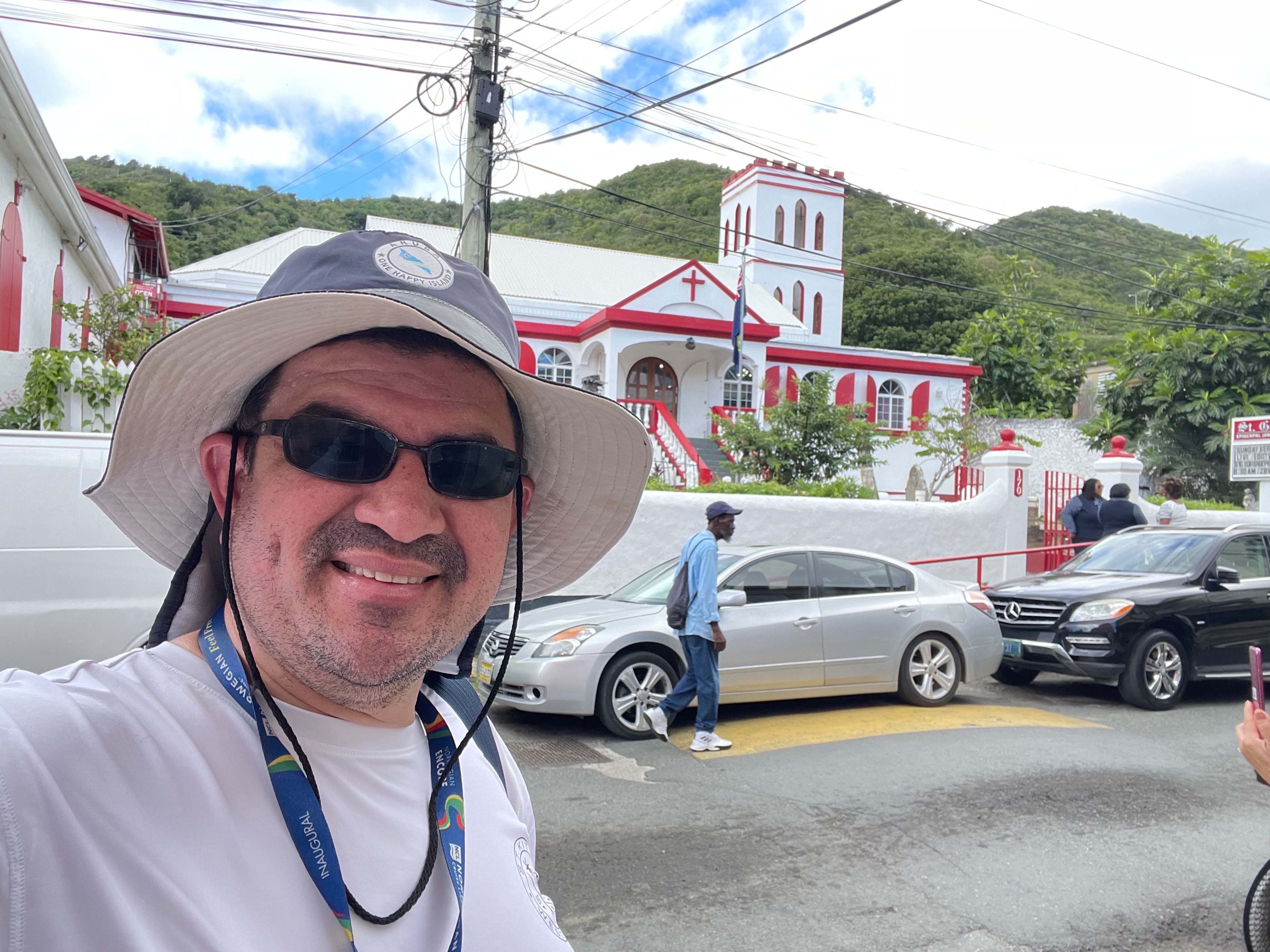El periodista Jairo Villegas S. en Road Town, Tórtola; Islas Vírgenes Británicas.