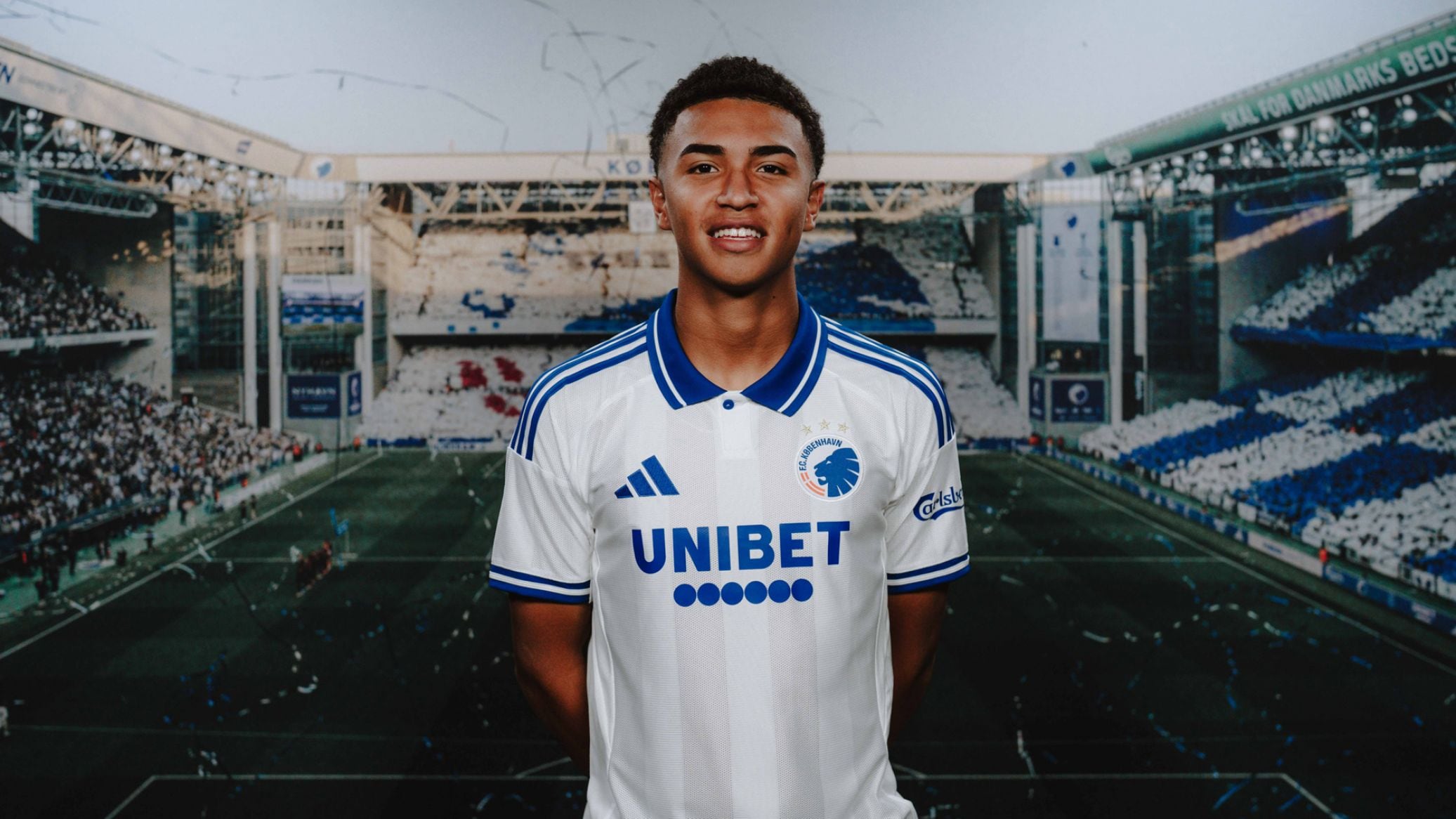 Kenay Myrie ya luce los colores del Copenhague de Dinamarca.