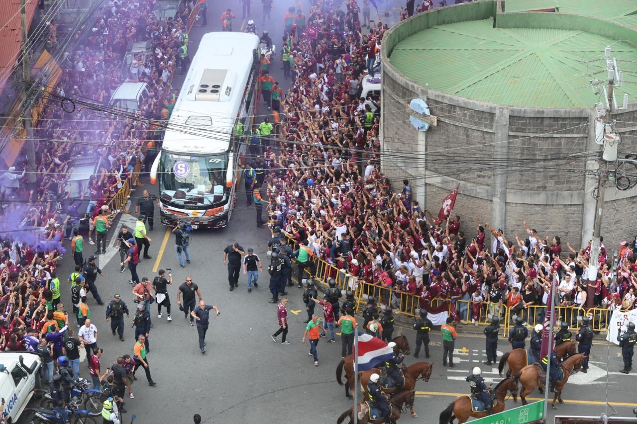 Saprissa tuvo el primer contacto con su afición.