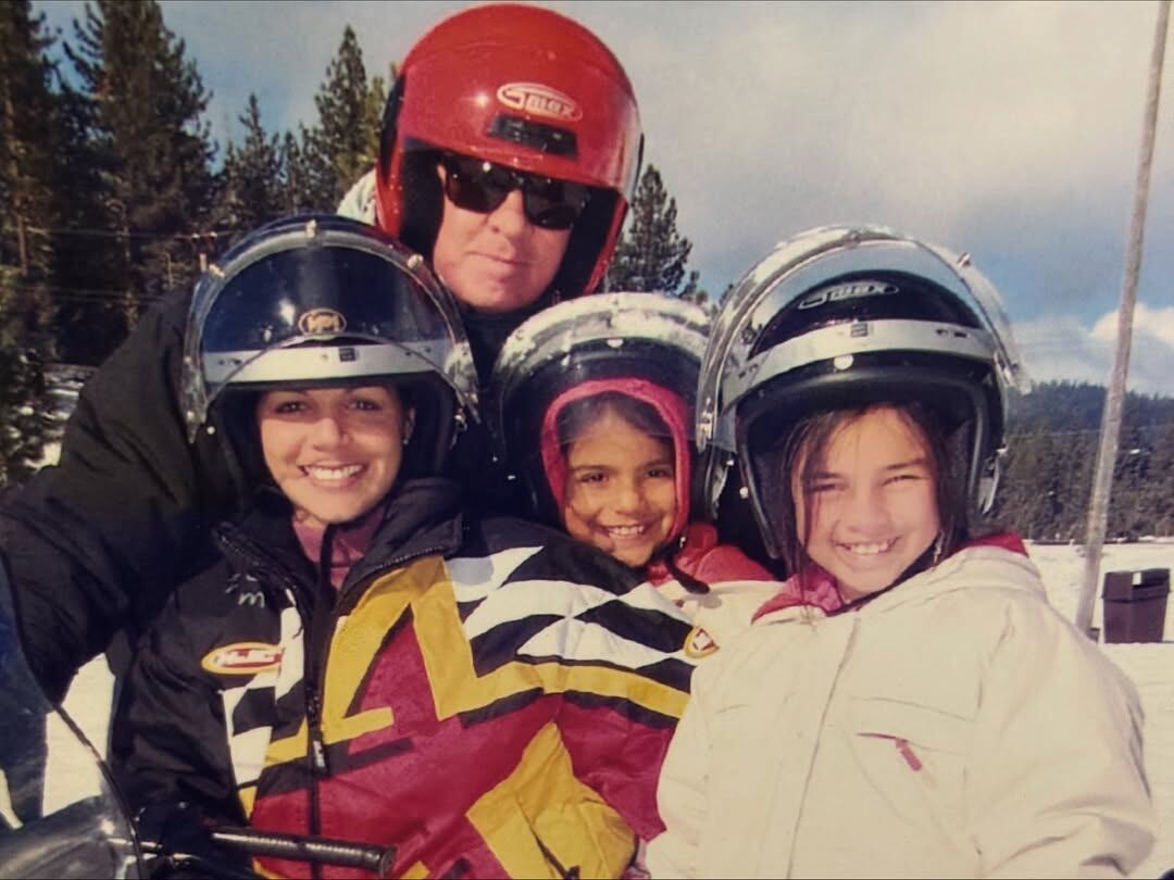 Gary Austin, exesposo de Lynda Díaz junto a sus hijos.