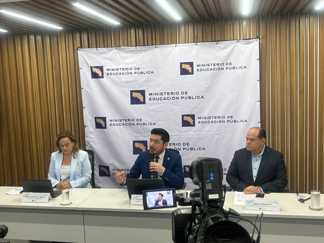 El ministro de Educación, Leonardo Sánchez, dio a conocer los resultados de las pruebas PISA 2025.