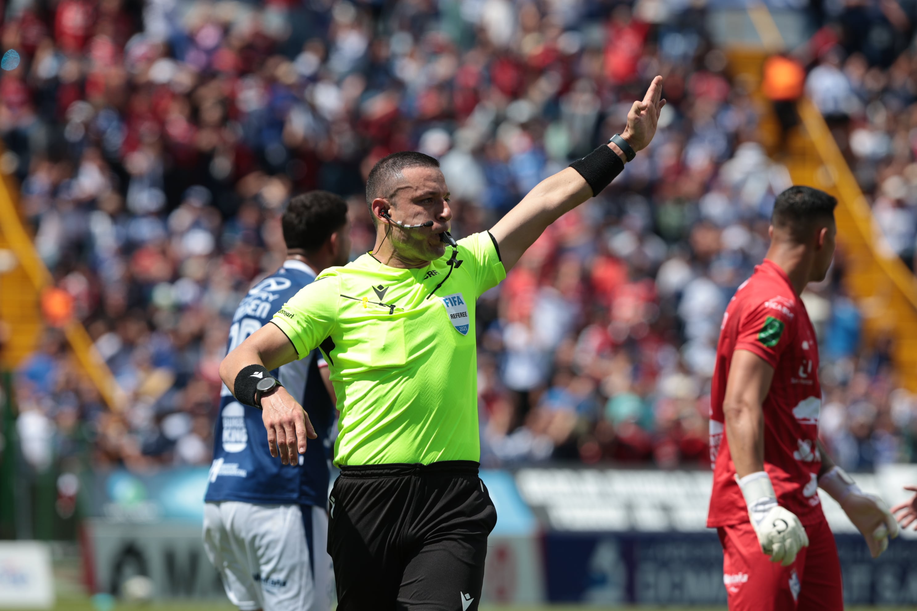 30/11/2025/ Juego entre Club Sport Cartagines vs Liga Deportiva Alajuelense por la fecha 17 del torneo apertura de l Liga Promerica en el estadio Fello Meza / foto John Durán
