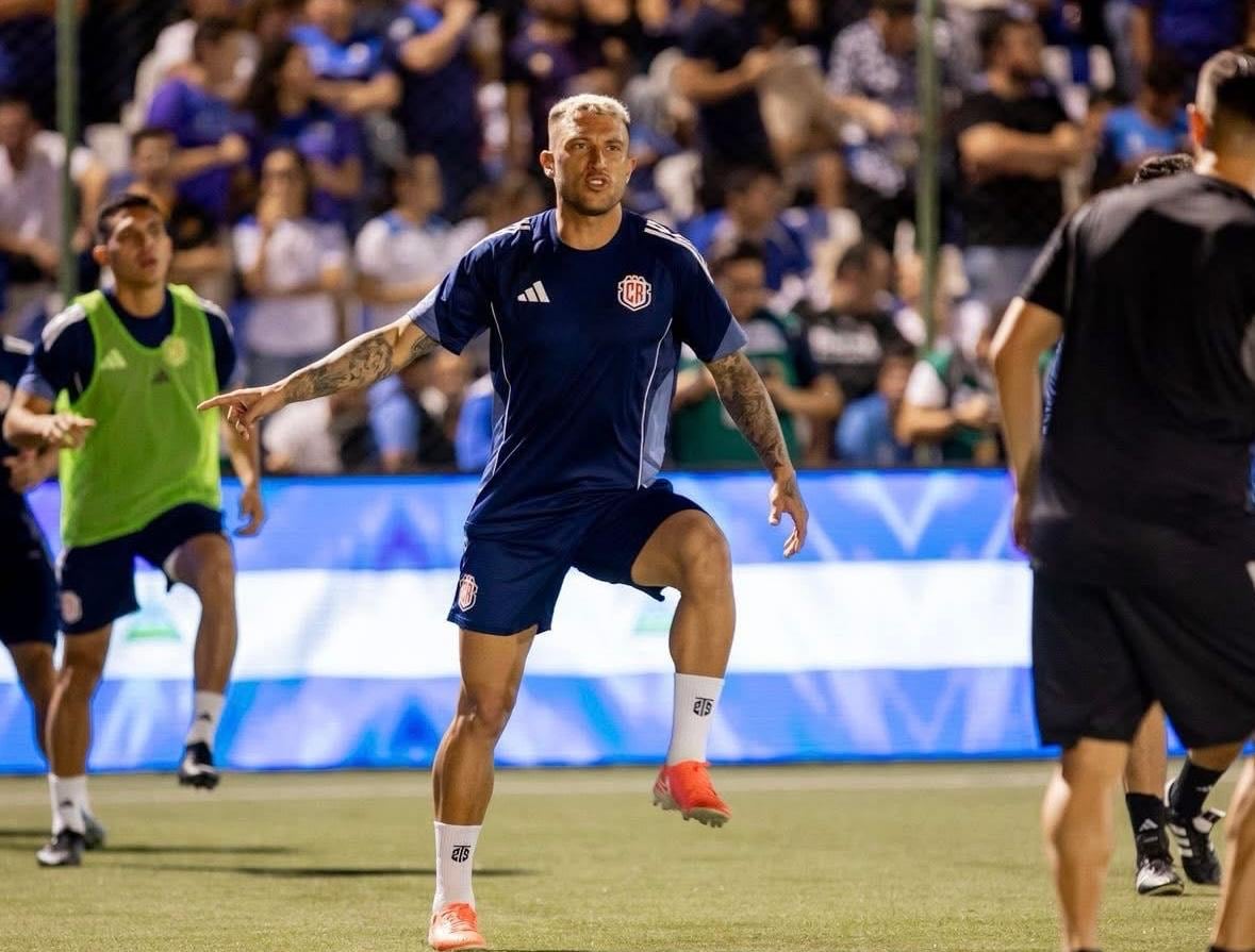 Francisco Calvo, antes del partido de Costa Rica en Nicaragua por la eliminatoria mundialista.