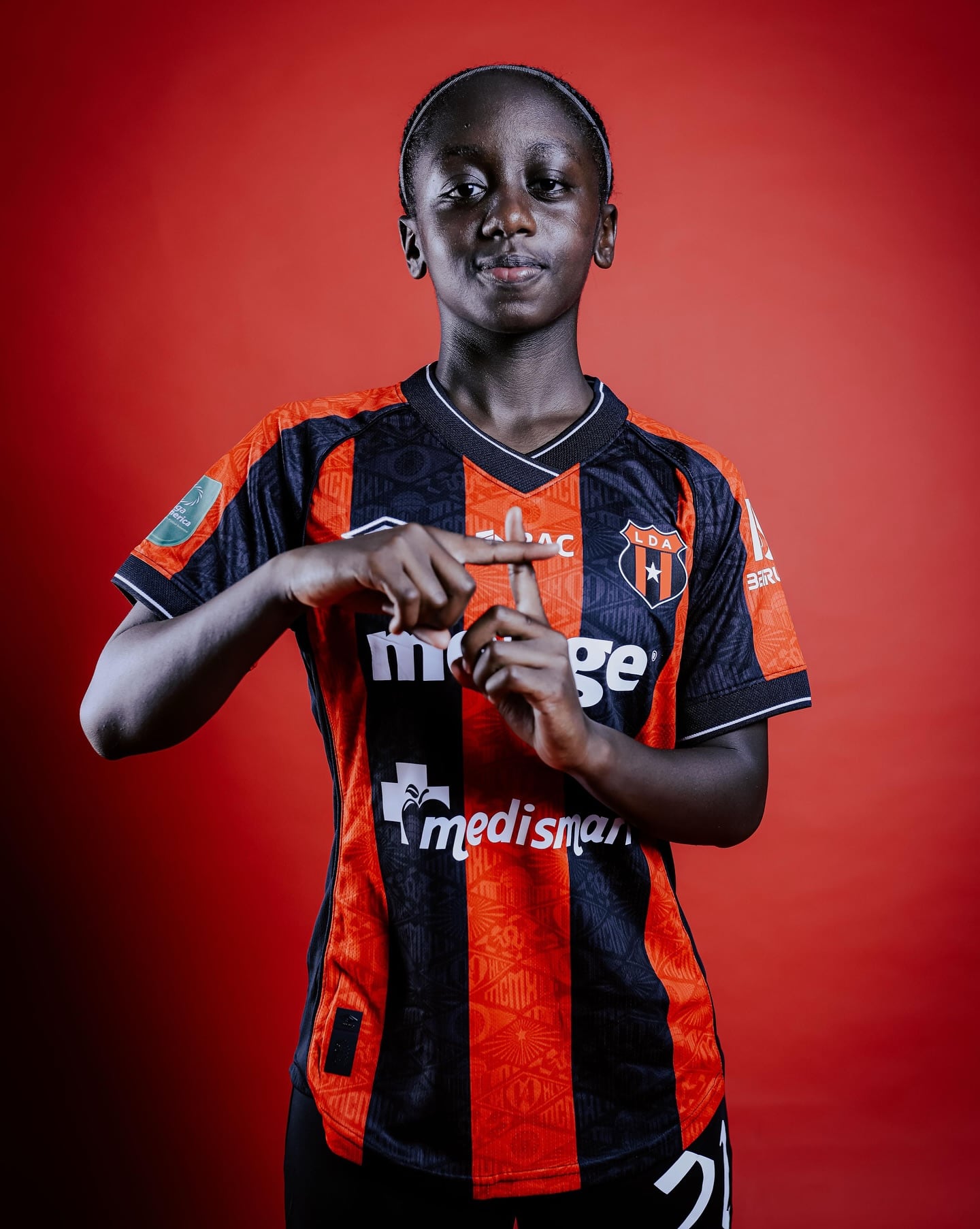 Alisha Lindo cuenta los días para su estreno con Liga Deportiva Alajuelense. Ella afirma sentirse muy ilusionada.