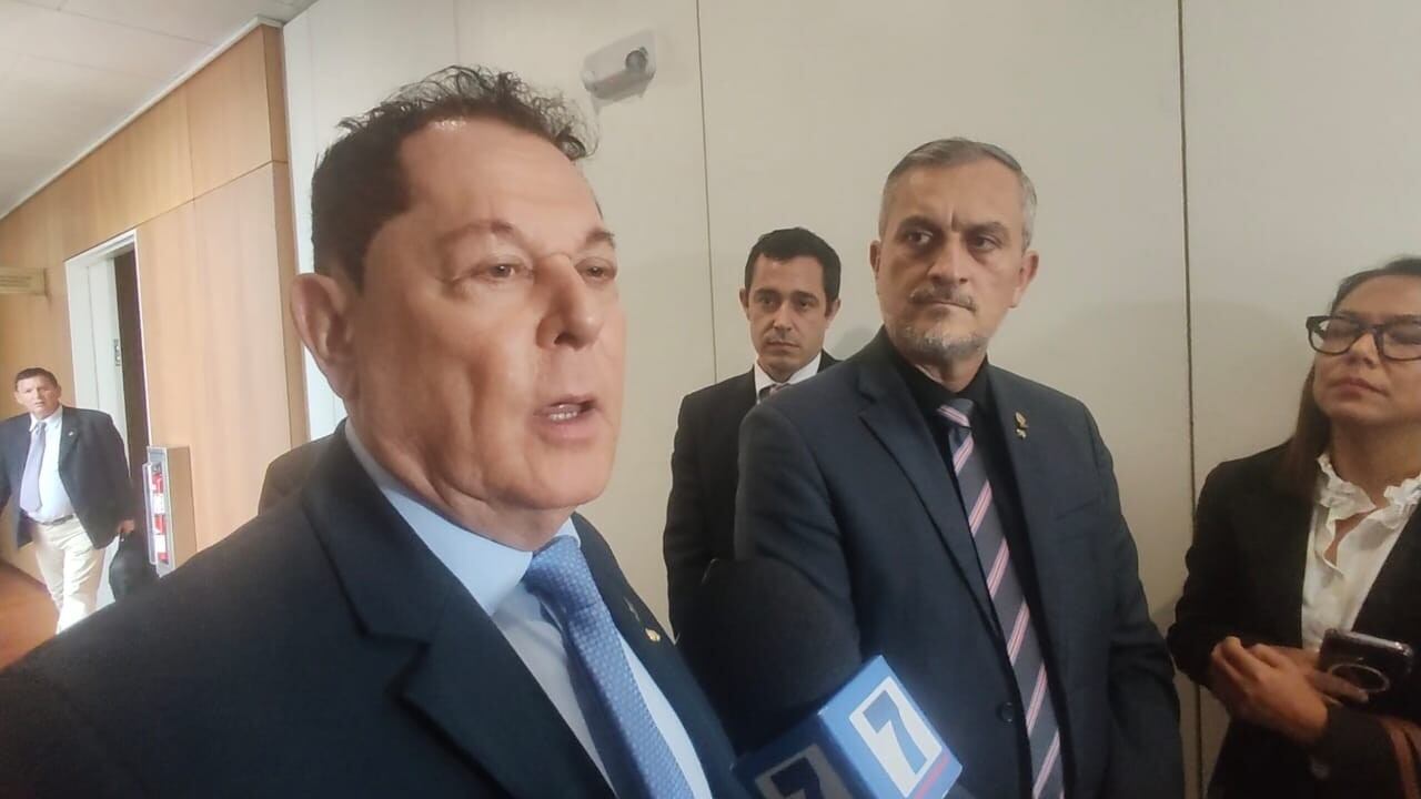 Alexánder Barrantes niega licor