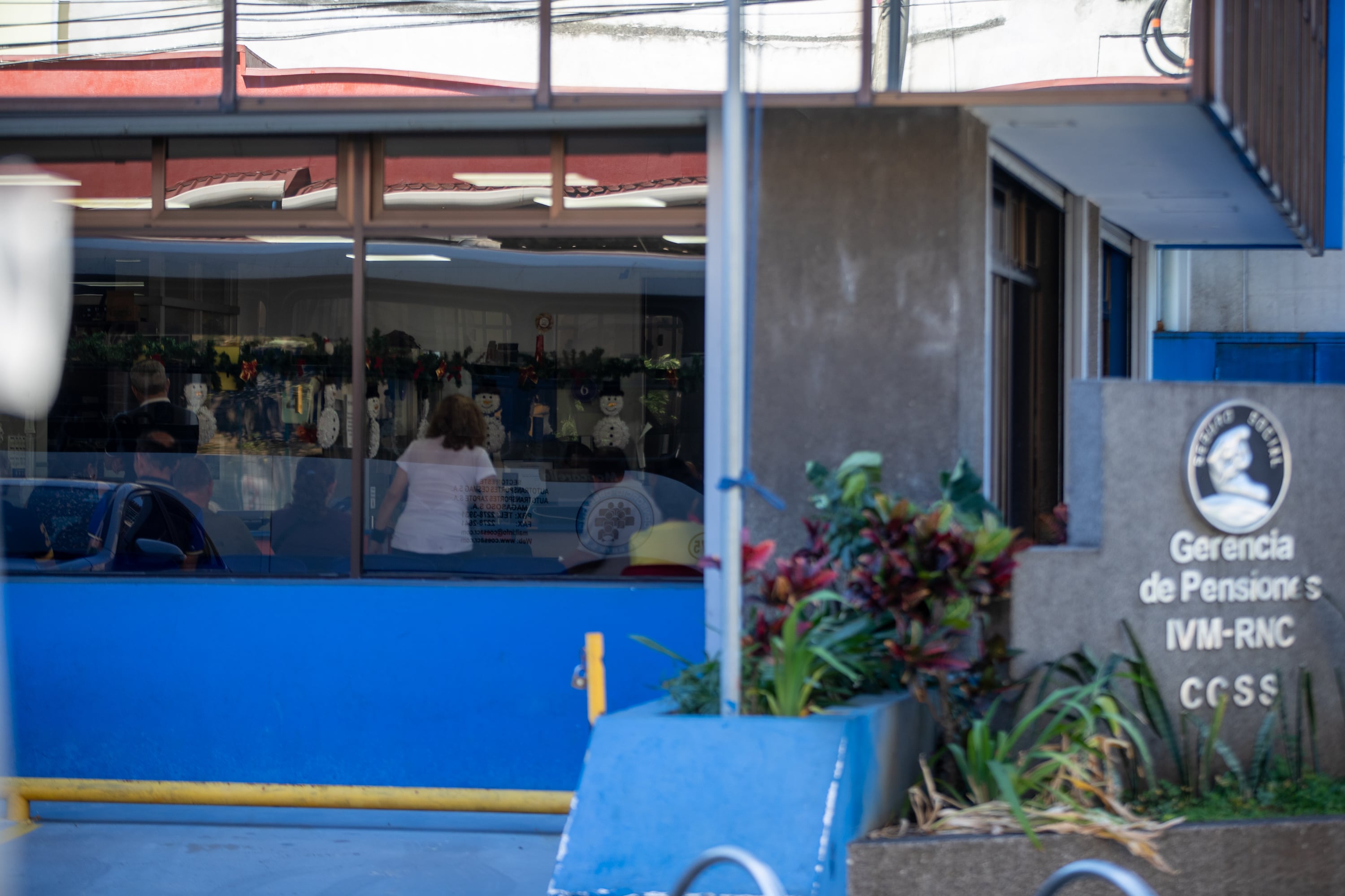 05/01/2024, San Jose, Gerencia de Pensiones IVM-RNC de la CCSS, fotografía de las filas que se hacen para realizar trámites relacionados con las pensiones.