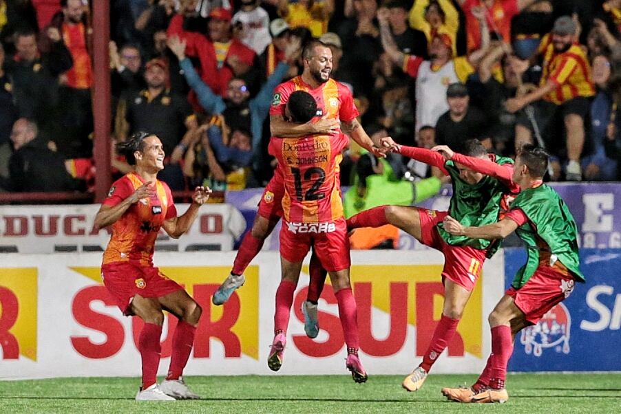 24/01/2024/ Juego entre el Club Sport Herediano vs Deportivo Saprissa por la jornada 4 del torneo clausura de la copa Promerica en el estadio Carlos Alvarado de Santa Bárbara de Heredia / Foto John Durán