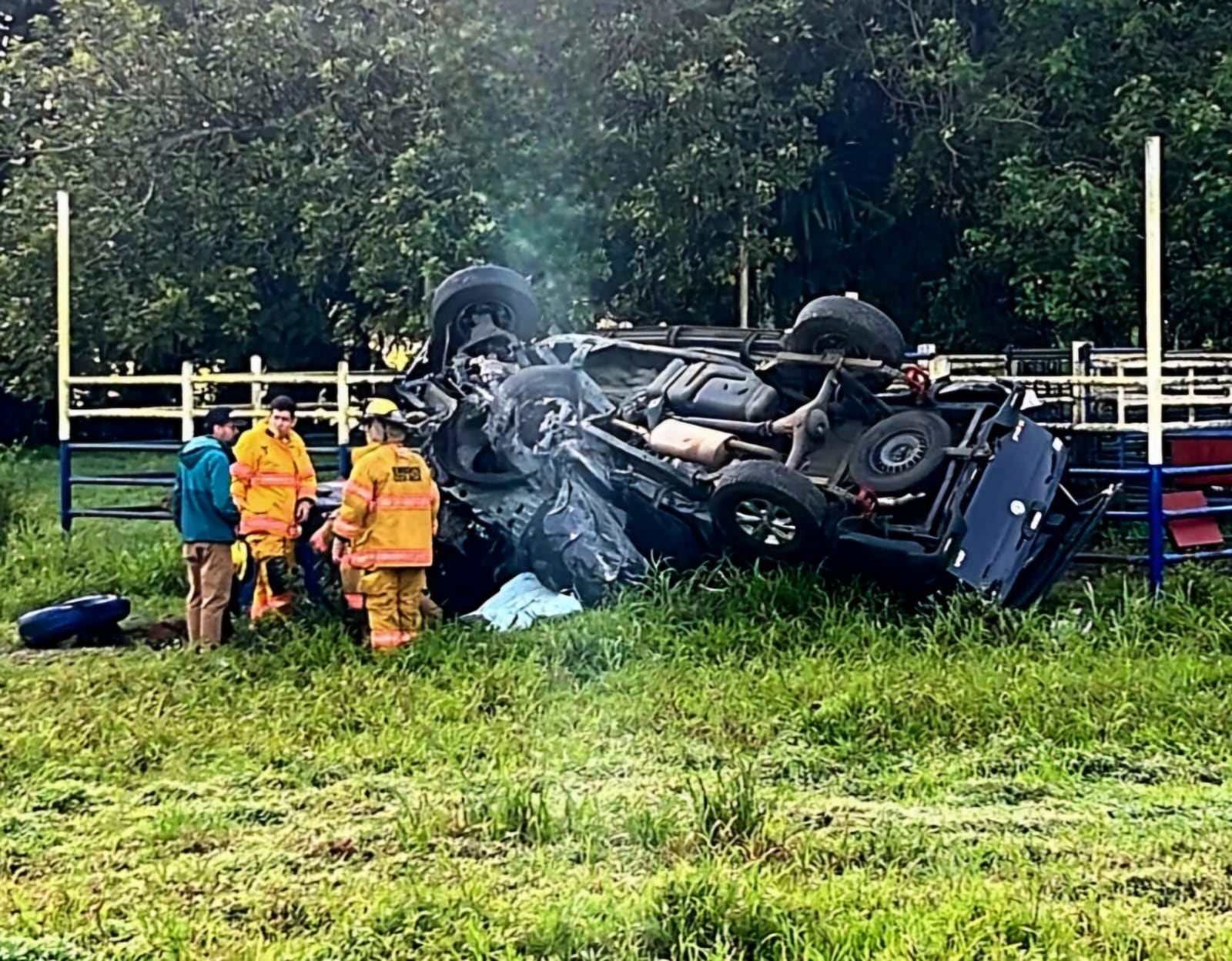 Una mujer de 30 años, de apellido Campos, murió en este accidente en Florencia de San Carlos este domingo. Foto: Edgar Chinchilla.