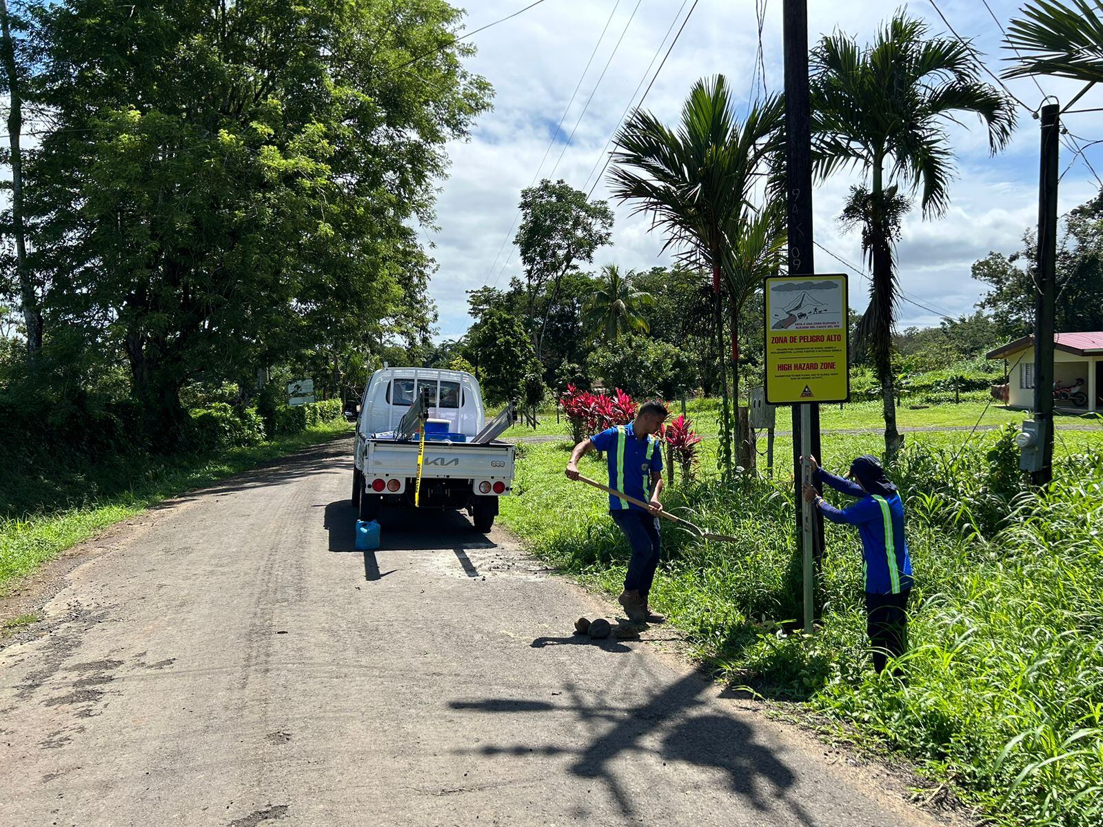 Diez rótulos en carreteras cercanas a los puntos de avalancha ponen en alerta a los conductores que viajan a Aguas Zarcas y lugares vecinos. Foto: Cortesía Municipalidad San Carlos.