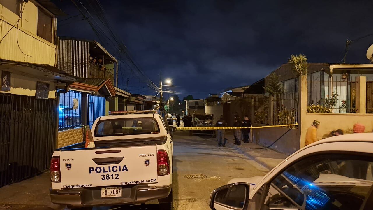 Agentes del OIJ realizaron el levantamiento del cuerpo y la recolección de indicios tras el ataque en Agua Caliente de Cartago.