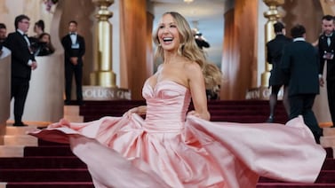 Globos de Oro 2026: anfitriona lanzó ácidos chistes contra Leonardo DiCaprio y Dwayne Johnson