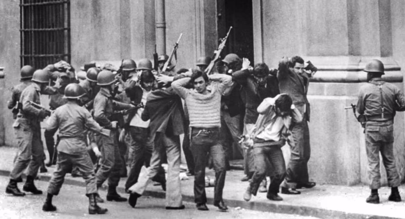 Fotograma de 'La batalla de Chile', monumental trilogía que retrató la movilización social ante el golpe de Estado de 1973.
