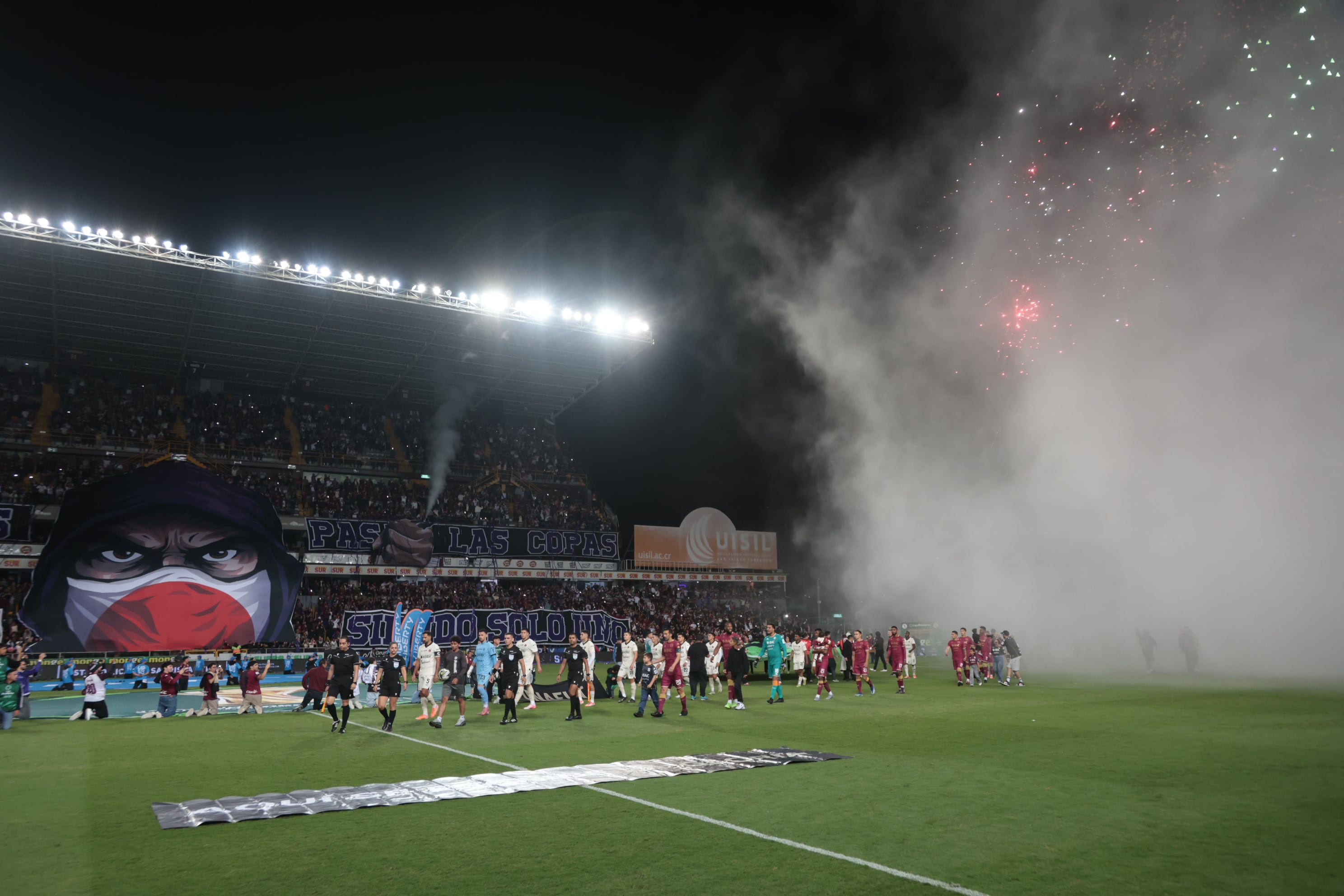 17/12/2025 / partido de ida entre Deportivo Saprissa vs Liga Deportiva Alajuelense por el partido de ida de la final del Torneo apertura de la Liga Promerica 2025 en el estadio Ricardo Saprissa / foto John Durán