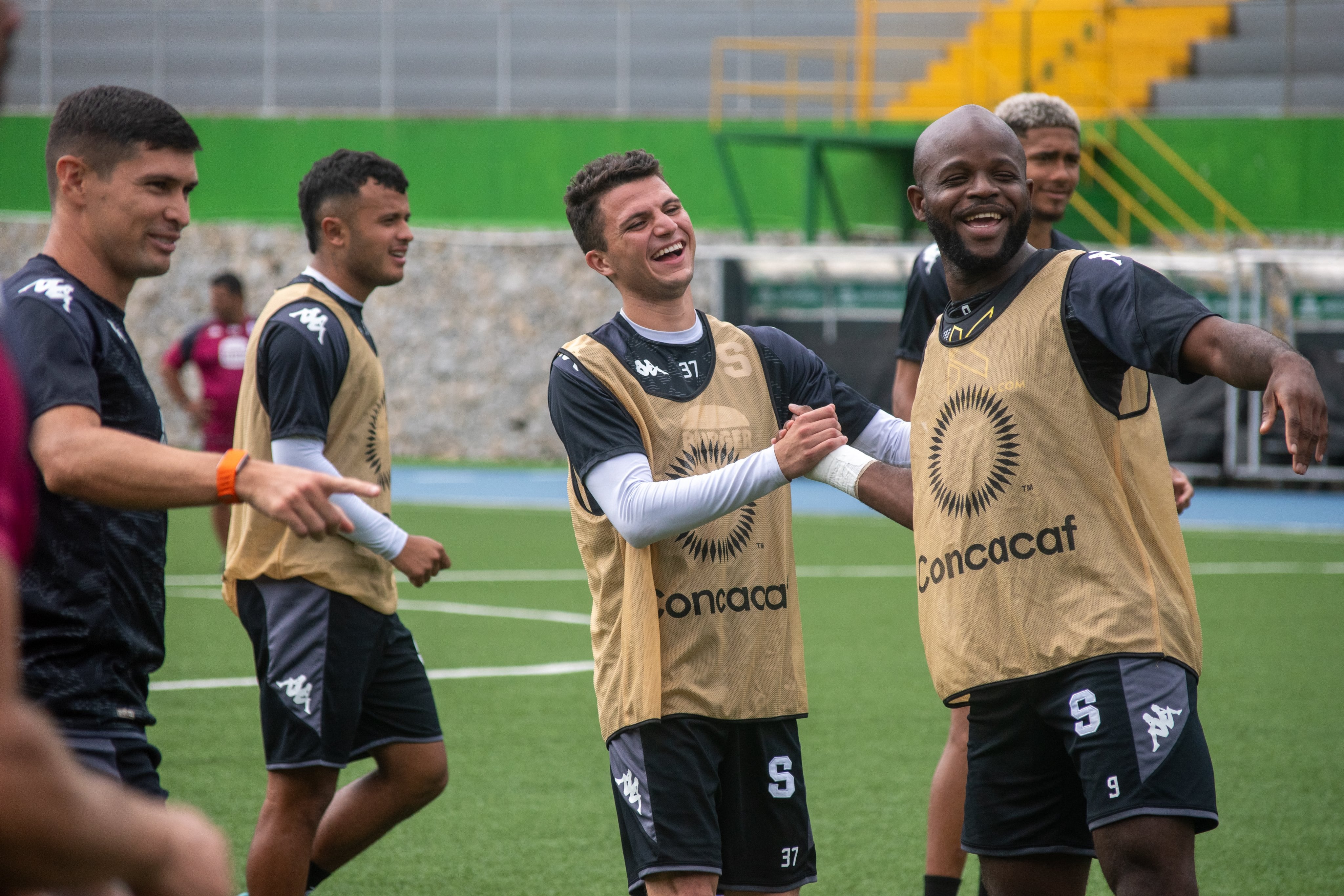 Saprissa reconoció el día antes la cancha del Estadio Cementos Progreso, donde jugará contra el Comunicaciones de Rónald González.