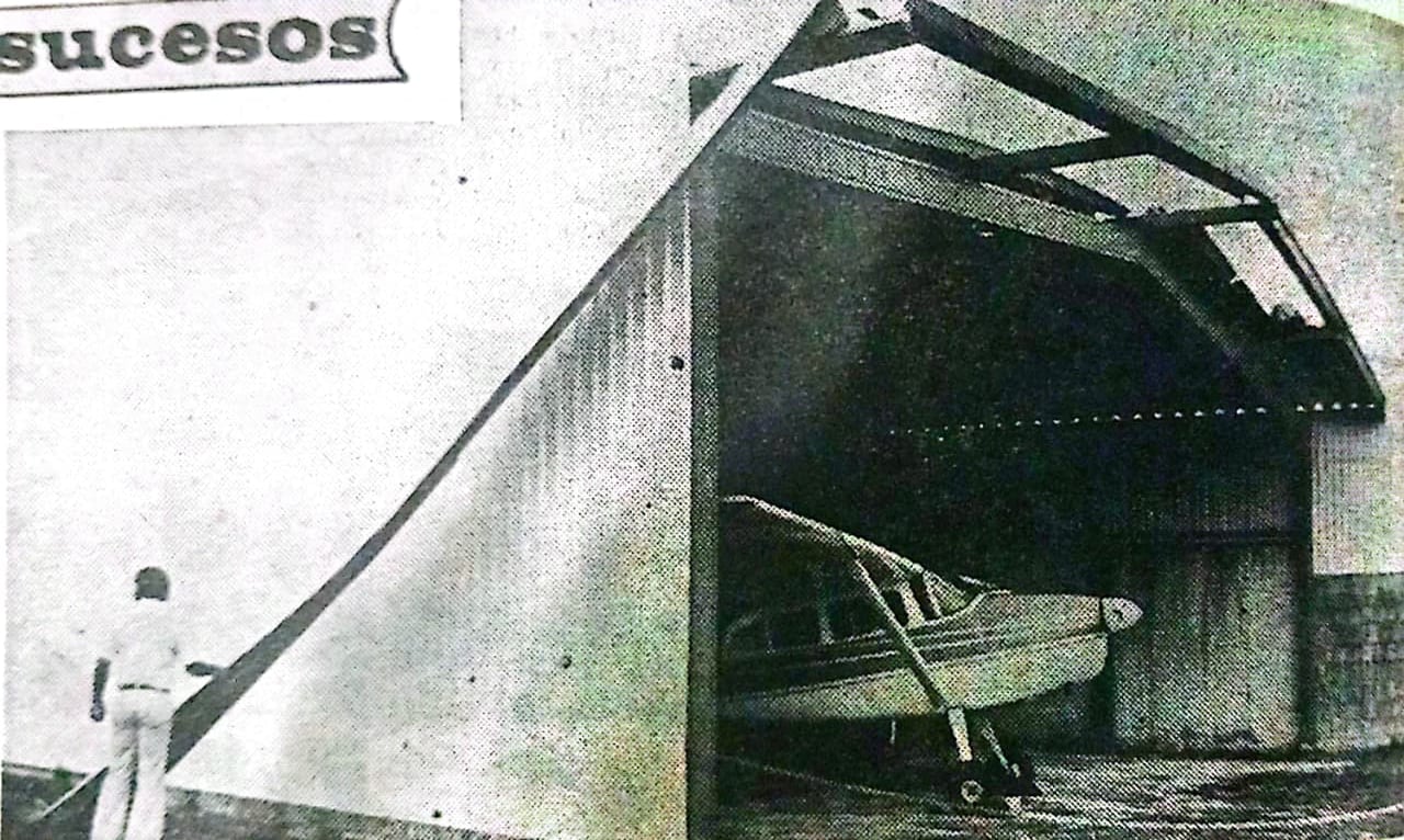 Varios hangares en el aeropuerto Internacional Tobías Bolaños resultaron dañados . Las ráfagas de viento arrancaron las láminas en el techo de varias de estas edificaciones.