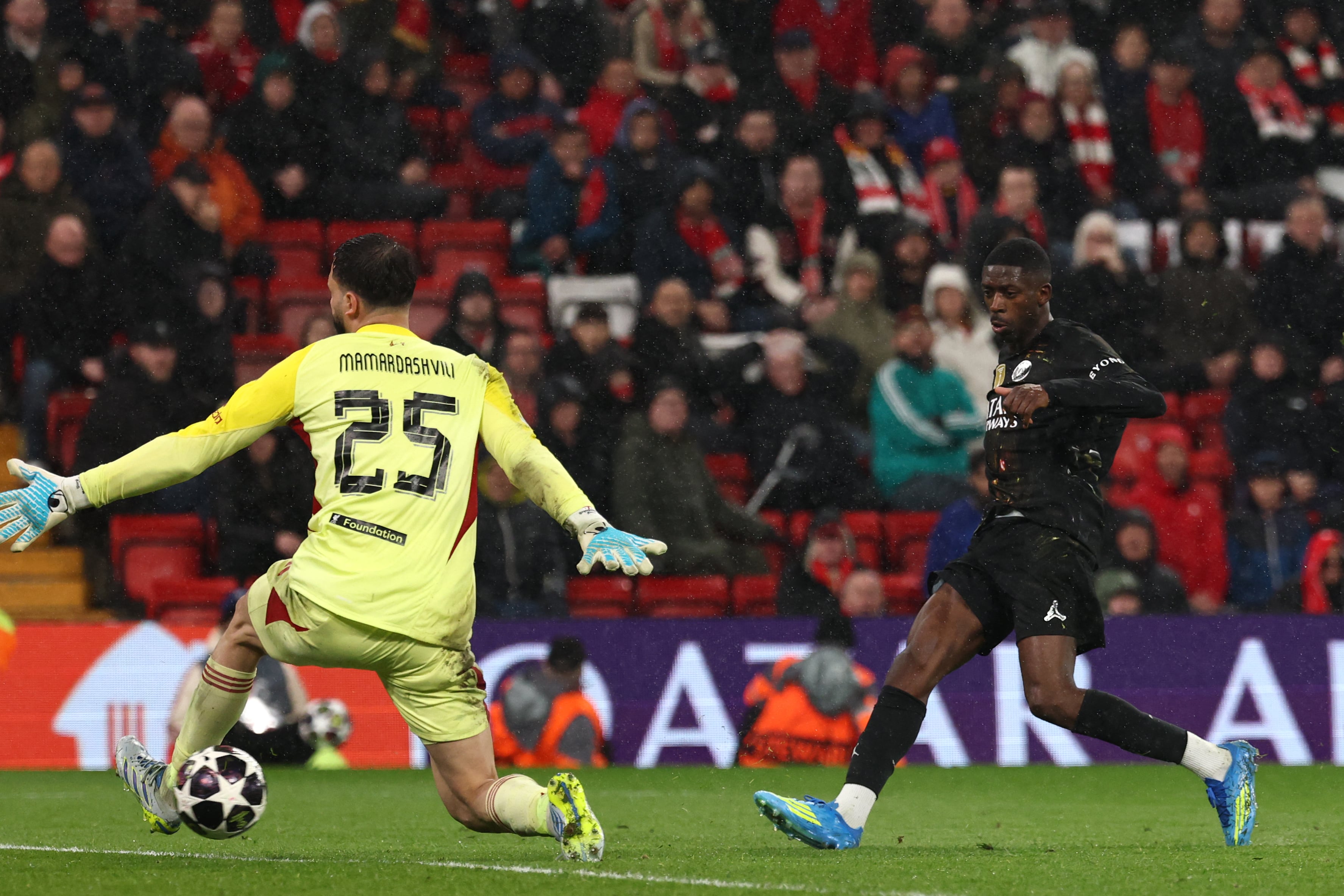 Ousmane Dembelé anota el segundo gol del PSG de visita ante el Liverpool, que selló la victoria de los parisinos, campeones defensores de la Champions.