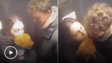Perro se une a beso de pareja y crea una escena de amor que conquista redes sociales