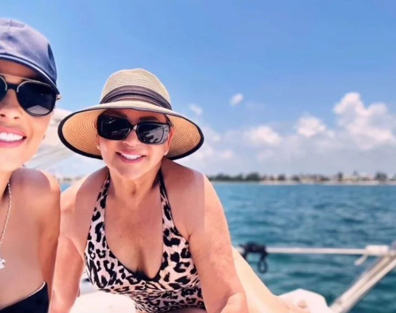 Andrea Salas y su madre Sara Bermúdez. Foto: Instagram