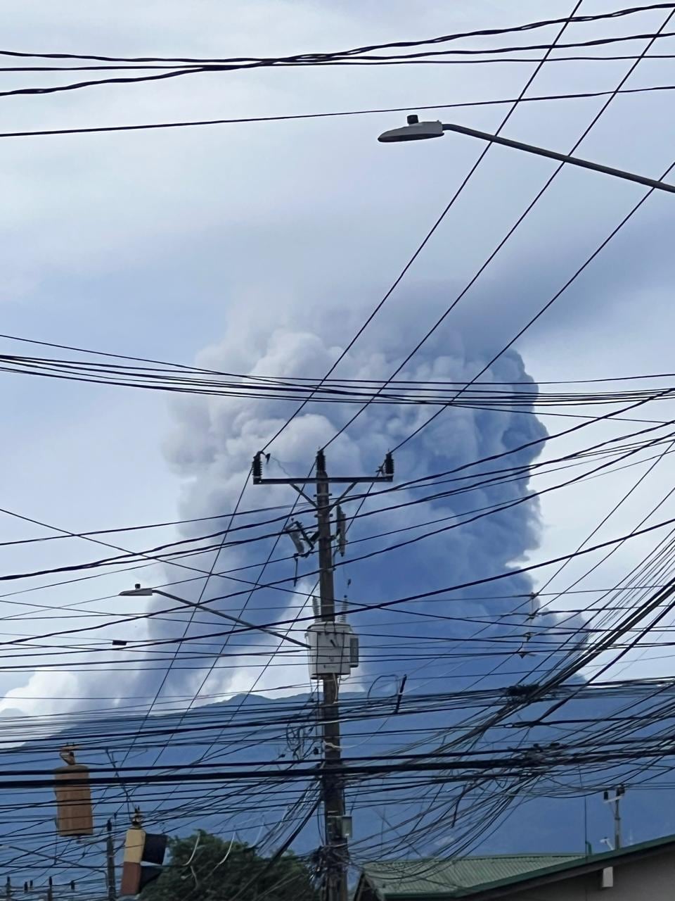 Erupción del volcán Poás