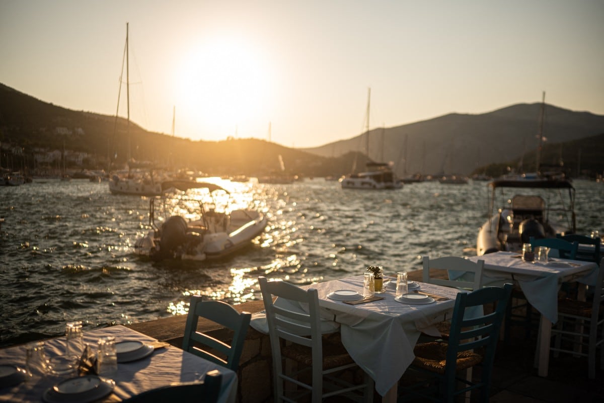 Ítaca, hogar del héroe Odiseo en La Odisea de Homero, se encuentra alejada de los principales destinos turísticos de Grecia y no suele formar parte de las rutas habituales de los viajeros.