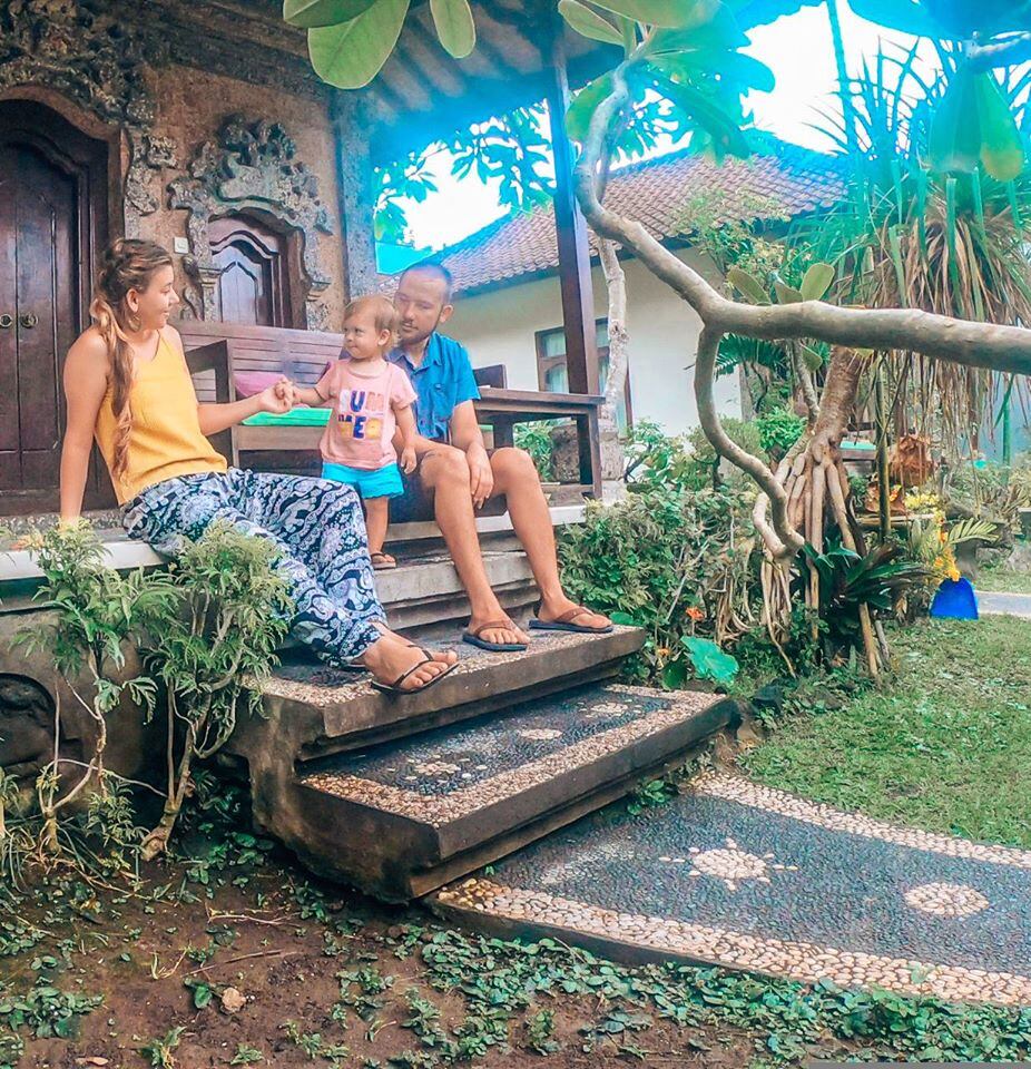 Los esposos Valeria Mora y Ricardo Acebey recorren el mundo junto a su hija Agatha. Los costarricenses lideran el proyecto 'Sin arrepentimientos' en donde comparten su historia de familia viajera a tiempo completo. Fotografía: Cortesía