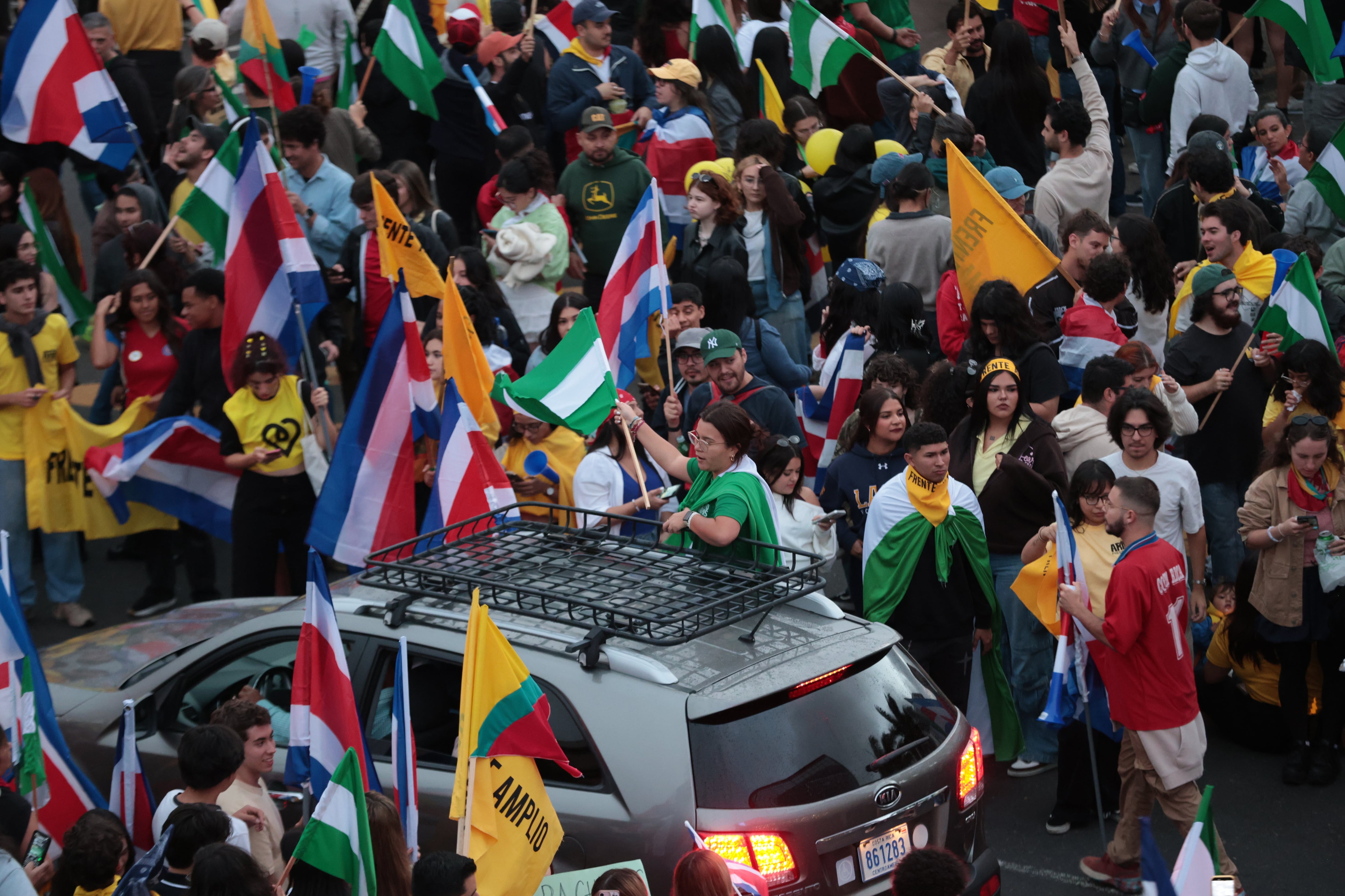 01/02/2026/ así está el ambiente en la La Fuente de la Hispanidad previo a los resultados en la contienda electoral / foto John Durán