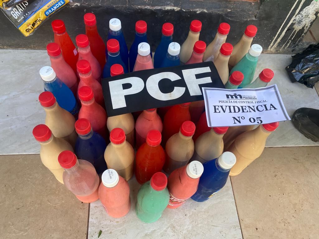 La fábrica y las viviendas fueron allanados este por la Policía de Control Fiscal, en coordinación con el Ministerio Público de Cañas este miércoles. Foto (PCF)