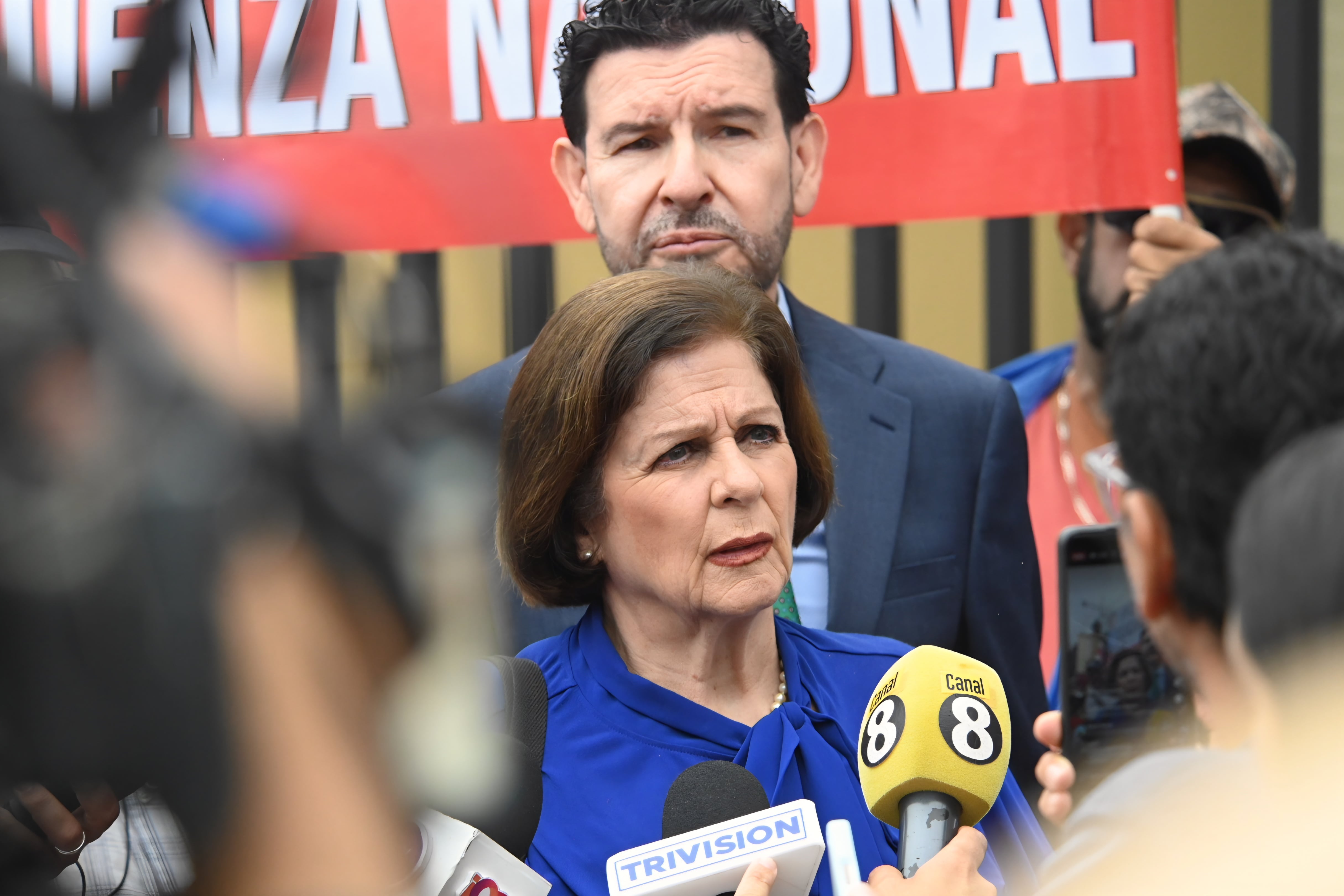 Viernes 04 de setiembre 2026. Ministerio Público. 07:30 hrs. La exdiputada de la Asamblea Legislativa y presidenta de la fraccion oficialista, Pilar Cisneros es indagada por la Fiscalia General en relación a presunto financiamiento irregular en el 2022. En la foto: llegada de Pilar Cisneros a la Fiscalia y declaraciones posteriores. Foto Albert Marin